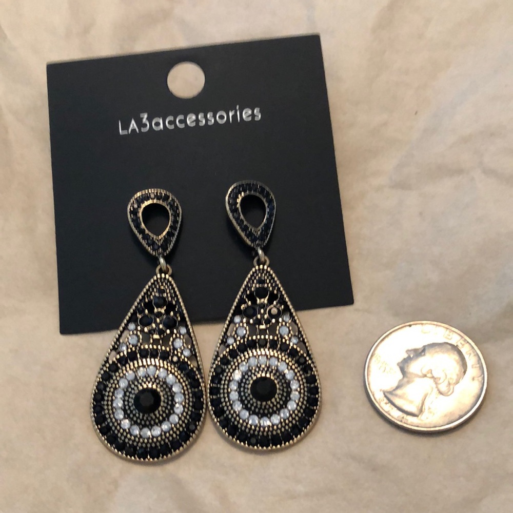 NWOT LA3accessories dangle earrings
